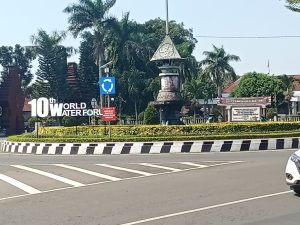  Tugu UKS di Tengah Bundaran Sekartaji Kusam Jadi Sorotan Warga dan Pengguna Jalan