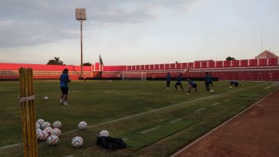 Dapat Aduan dari Dewa United FC Terkait Lapangan Stadion Supriyadi yang Bergelombang, LIB Tegur Arema FC