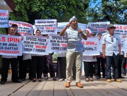 Ratusan Elemen Masyarakat Desa di Trenggalek Gelar Demo ‘Gondeli Mas Ipin’, Ini Infonya