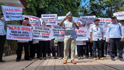 Ratusan Elemen Masyarakat Desa di Trenggalek Gelar Demo ‘Gondeli Mas Ipin’, Ini Infonya