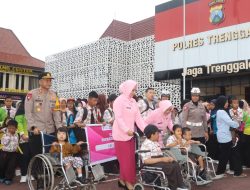 Polres Trenggalek Ajak Peserta Didik Berkebutuhan Khusus Jalan-jalan ke Markas Kepolisian, Ada Pula Pembagian Hadiah