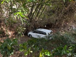 Mobil Inova di Trenggalek Masuk ke Sungai, Pengemudinya Warga Gondang Kecamatan Tugu, Begini Kronologinya
