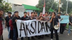 Puluhan Mahasiswa Gelar Aksi di Depan Kantor Kejari Kabupaten Kediri, Menuntut Kejelasan Kasus Korporasi Sapi