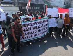 Ratusan Petani di Desa Puncu Demo ke Kantor Pemkab Kediri, Ingin Bertemu Mas Dhito dan Sampaikan Ini