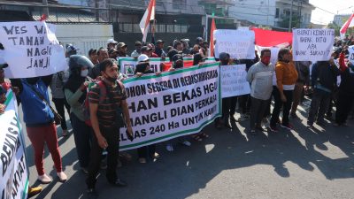 Ratusan Petani di Desa Puncu Demo ke Kantor Pemkab Kediri, Ingin Bertemu Mas Dhito dan Sampaikan Ini