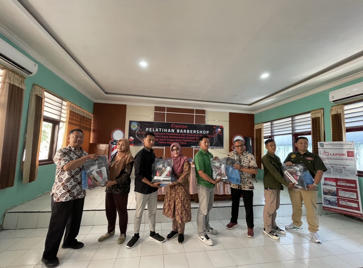 Disnaker Nganjuk Gelar Pelatihan Barbershop untuk Pencari Kerja