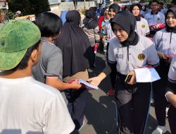 Pemkab Kediri Bagikan Ribuan Bendera Merah Putih, Sambut HUT ke-79 RI