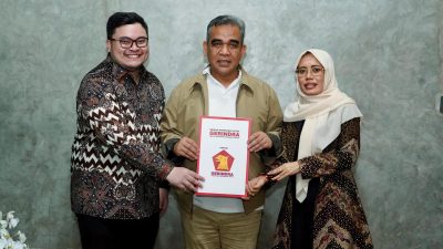 Mas Dhito dan Mbak Dewi terima Rekom dari DPP Gerindra yang disampaikan Sekjen DPP Gerindra Ahmad Muzani minggu malam