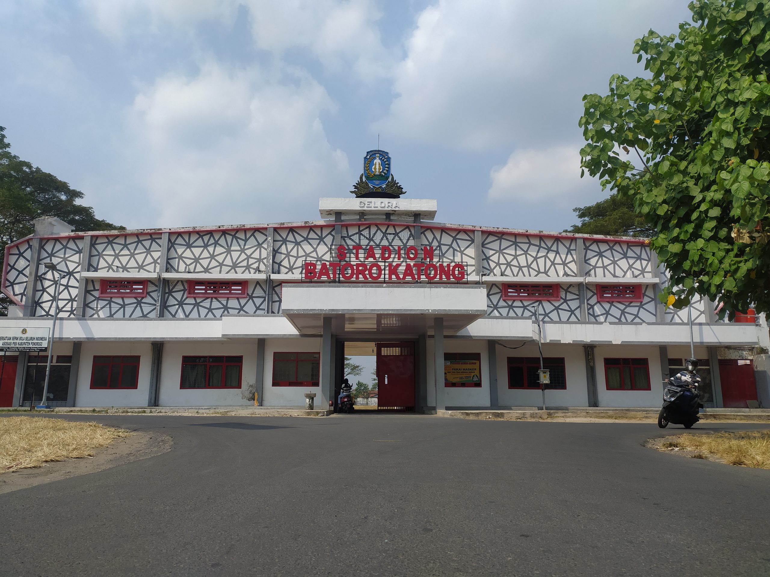 Stadion Batoro Katong yang saat saat ini dalam tahap renovasi