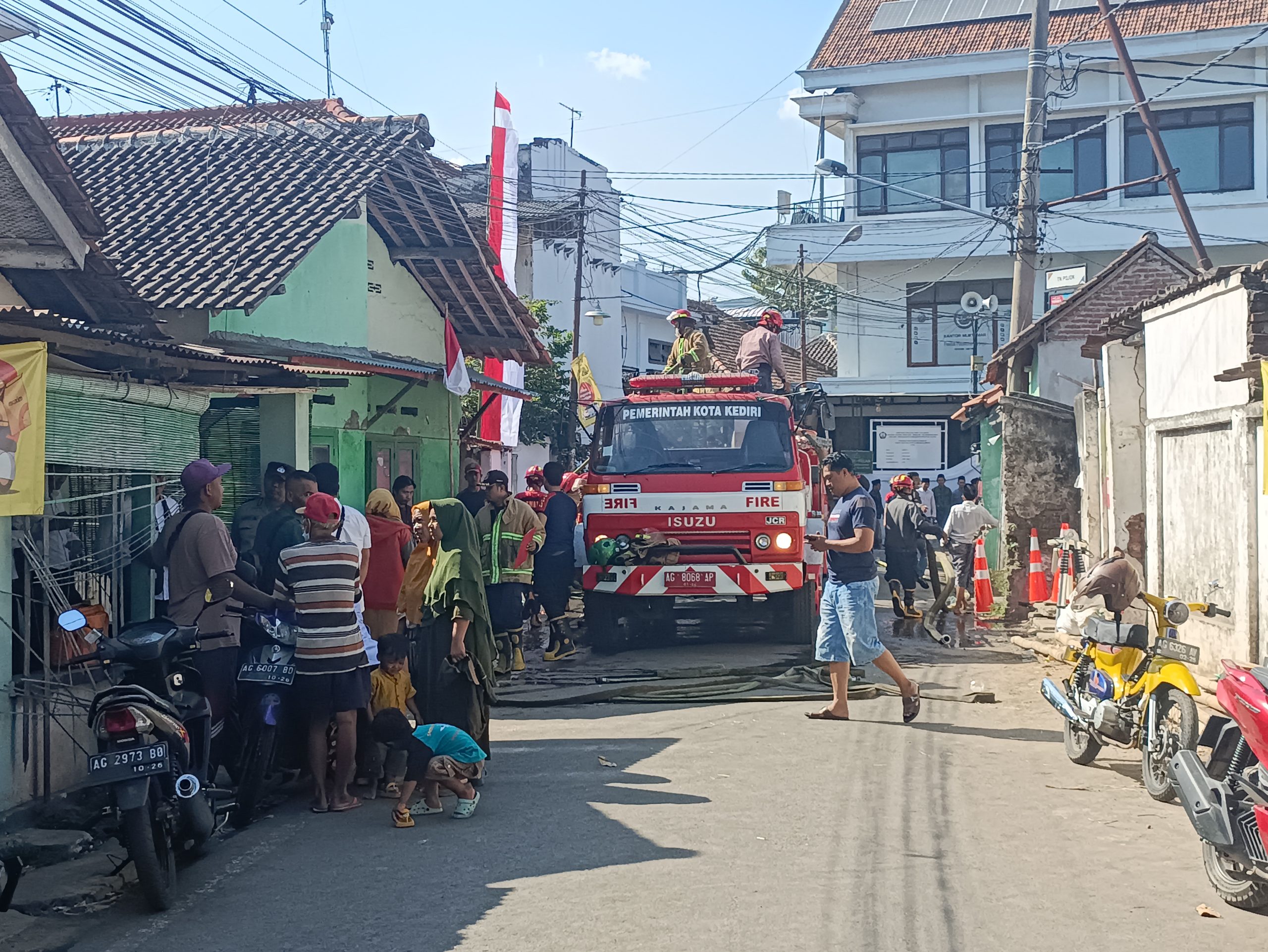 Komplek Ponpes Lirboyo Terbakar, Sejumlah Santri Dilarikan Rumah Sakit