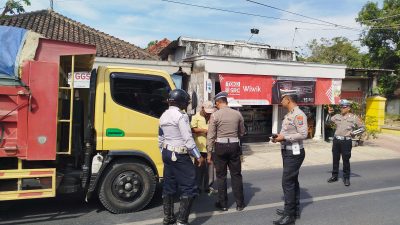 Dishub dan Satlantas Polres Ponorogo Gelar Razia Gabungan, Jaring Lima Truk Melebihi Kapasitas Muatan