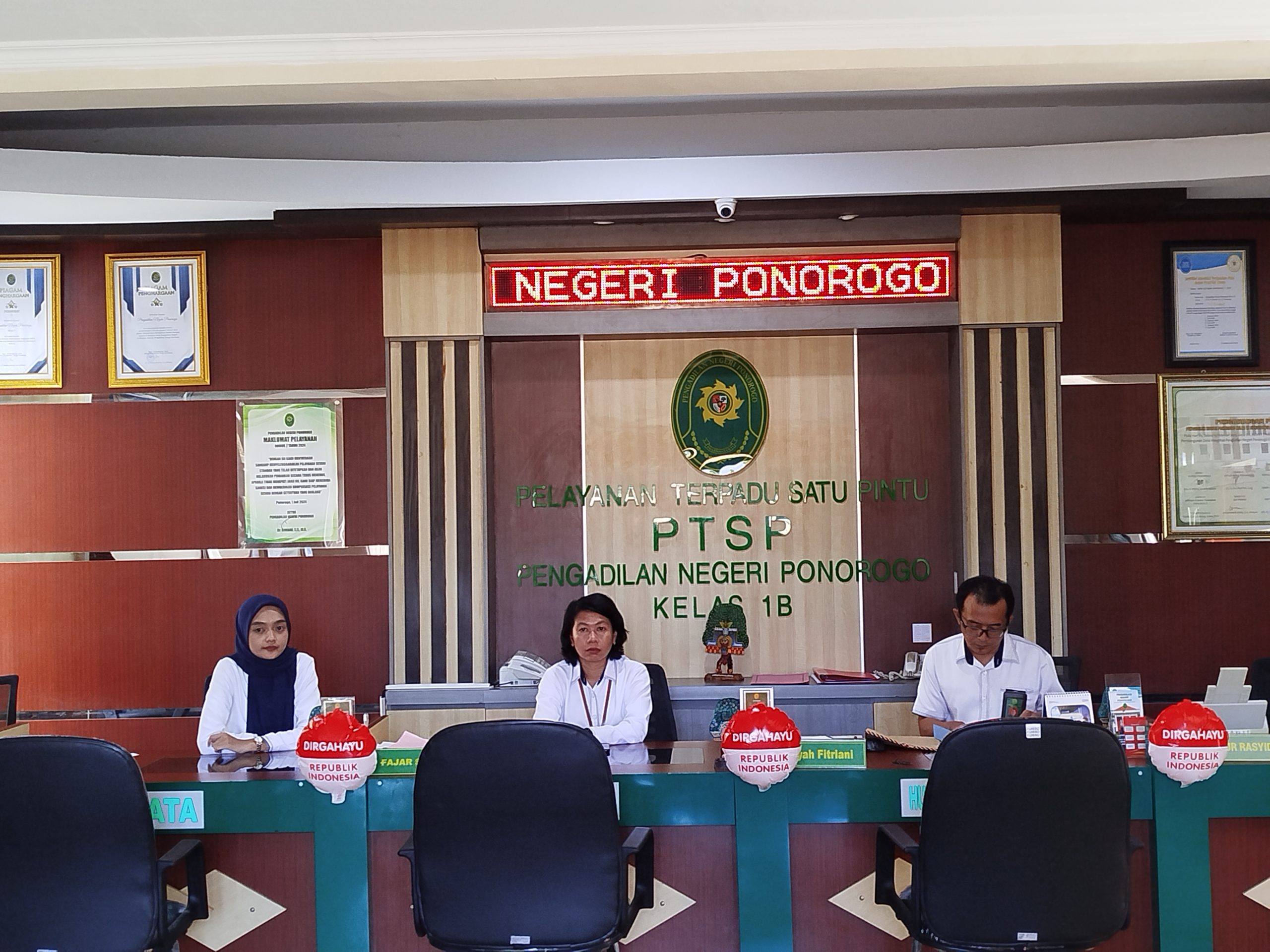 Jelang Pendaftaran, Dua Paslon Cabub dan Cawabup Urus Surat Keterangan di PN Ponorogo