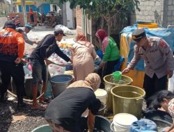 Tulungagung Alami Kekeringan, Polres Kirim 100 Truk Tangki Air Bersih untuk 9 Desa 