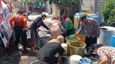 Tulungagung Alami Kekeringan, Polres Kirim 100 Truk Tangki Air Bersih untuk 9 Desa 