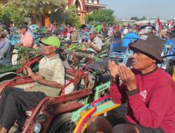 Ribuan Tukang Becak di Jombang Terima Sembako dari Keluarga Pengusaha Ayam