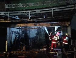 Nahas! Kebakaran Melanda Toko Laundry di Tulungagung, Kerugian Diperkirakan Capai Rp 500 Juta