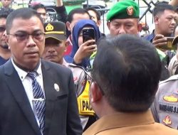 Penyegelan Ruko di Jombang Diwarnai Aksi Saling Dorong dan Cekcok, 14 Bangunan Disegel Petugas Gabungan