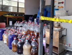 Breaking News! Home Industri Miras dengan Alkohol 27 Persen Berhasil Digerebek Polres Batu 