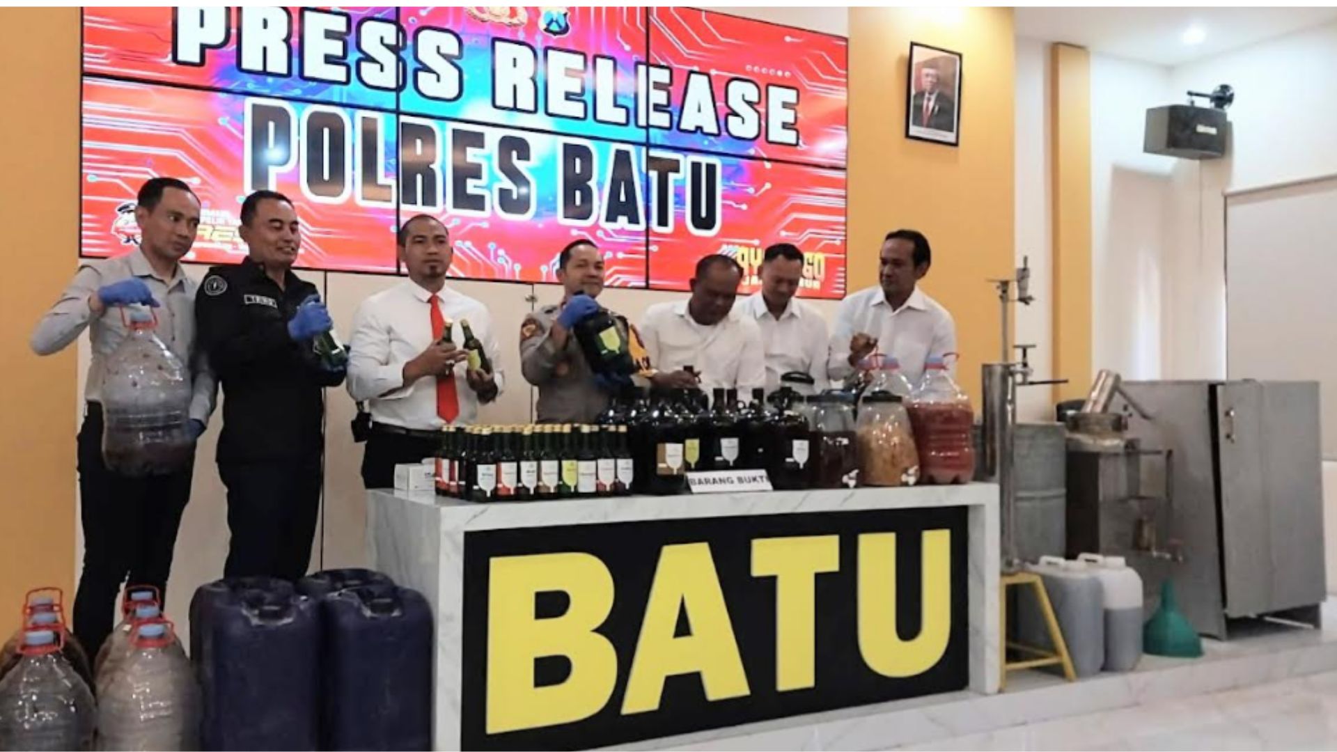 Terbongkar! Pemilik Home Industri Miras Tanpa Izin di Batu Ternyata Ketua Partai