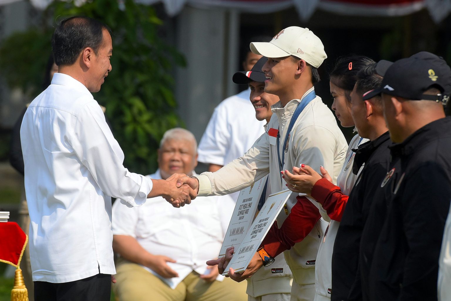 Atlet Indonesia Peraih Medali Emas Olimpiade Dapat Duit Rp 6 Miliar, Diberikan Langsung Presiden Jokowi