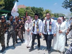 Muhibbin – Aushaf Daftar ke KPU Nganjuk, Dikawal Puluhan Orang Berseragam Banser