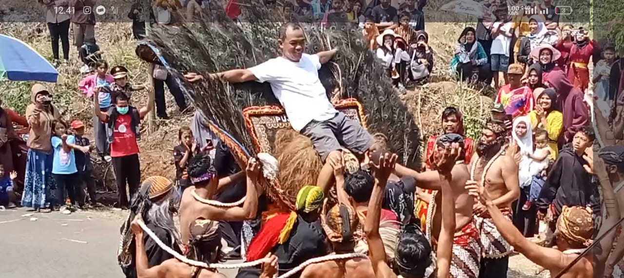 Semangat Kemerdekaan Berkobar di Kaki Gunung Wilis, Warga Desa Kanyoran Gelar Kirab Budaya dan Agustusan