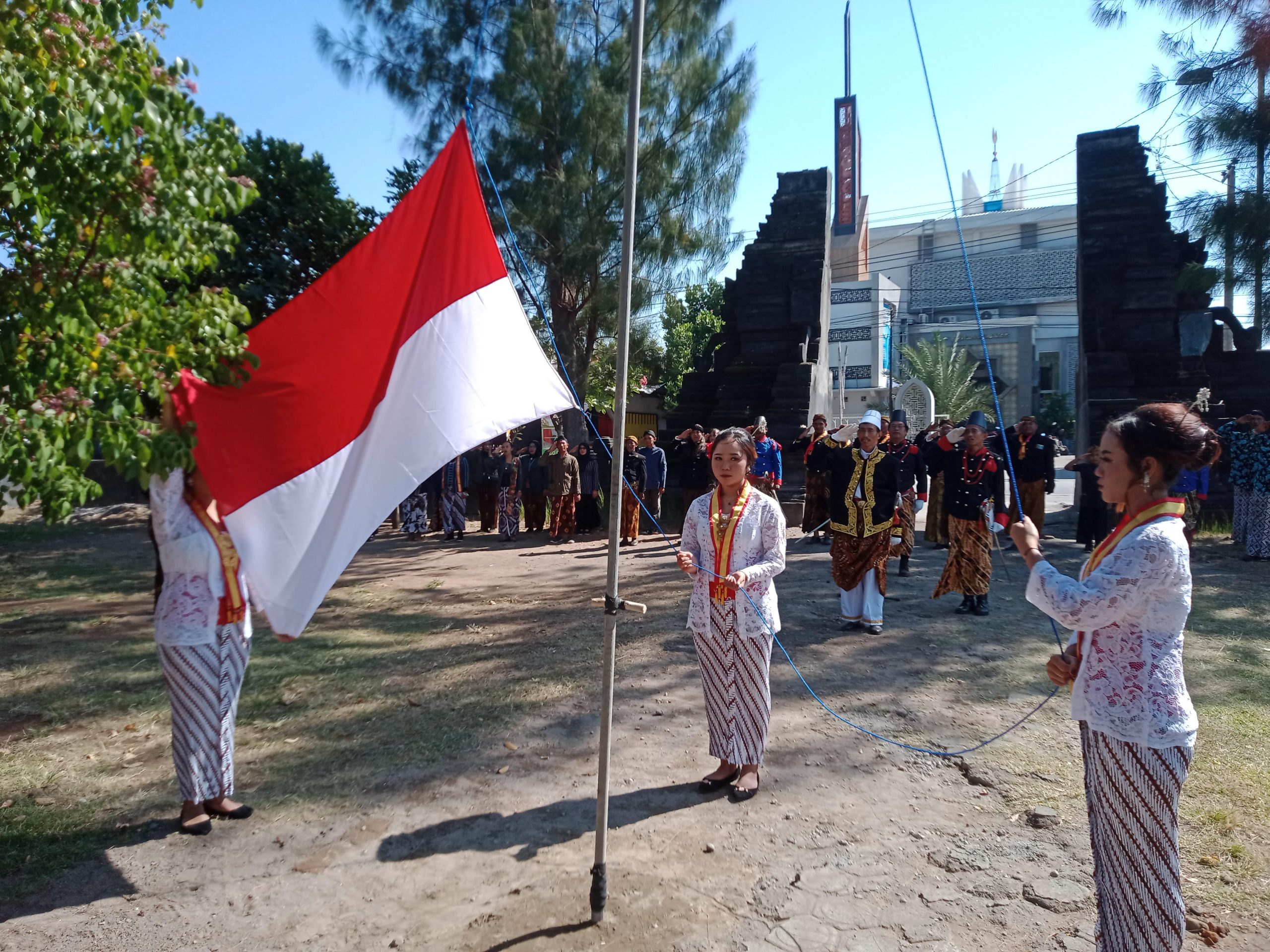 Kota Sejuk Gunakan Bahasa Jawa dalam Upacara HUT ke-79 Kemerdekaan RI di Candi Lor Nganjuk