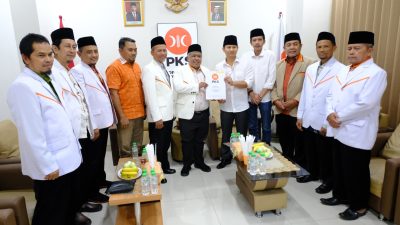 Petahana saat menerima rekomendasi di DPW PKS Jatim