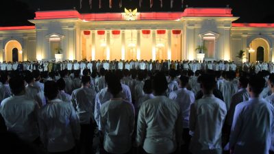 Presiden Jokowi Ajak Rakyat Indonesia Bersatu Hadapi Tantangan Global Read more: https://setkab.go.id/presiden-jokowi-ajak-rakyat-indonesia-bersatu-hadapi-tantangan-global/