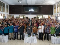 Pelaku Usaha Dari 7 Kelurahan Terima Bantuan Modal Usaha DBHCHT, Pj Wali Kota Kediri Meminta Segera Laporkan Realisasinya Ke Disperdagin