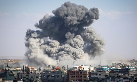 Banyak warga sipil terbunuh dan terluka akibat serangan udara dan penembakan artileri Israel di Gaza