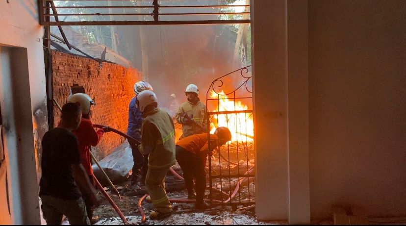 Toko Produsen Oleh-oleh Khas di Trenggalek Terbakar, Kerugian Capai Rp 125 Juta