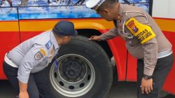 Petugas Gabungan di Trenggalek Lakukan Ramcek Kendaraan Bus Jelang Long Weekend