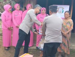 Kapolres Trenggalek Salurkan Bantuan untuk Korban Puting Beliung, Ingatkan Warga tentang Potensi Bencana Hidrometeorologi