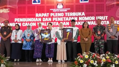 Hasil Undian Nomor Urut Paslon Kota Kediri, Pasangan Vinanda-Gus Qowim Nomor 1, Ferry Silviana -Regina Nomor 2