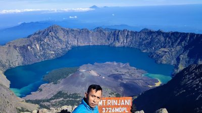 Ayah dan Anak Pencinta Petualangan, Punya Pengalaman Terjebak Hujan di Gunung Kelud