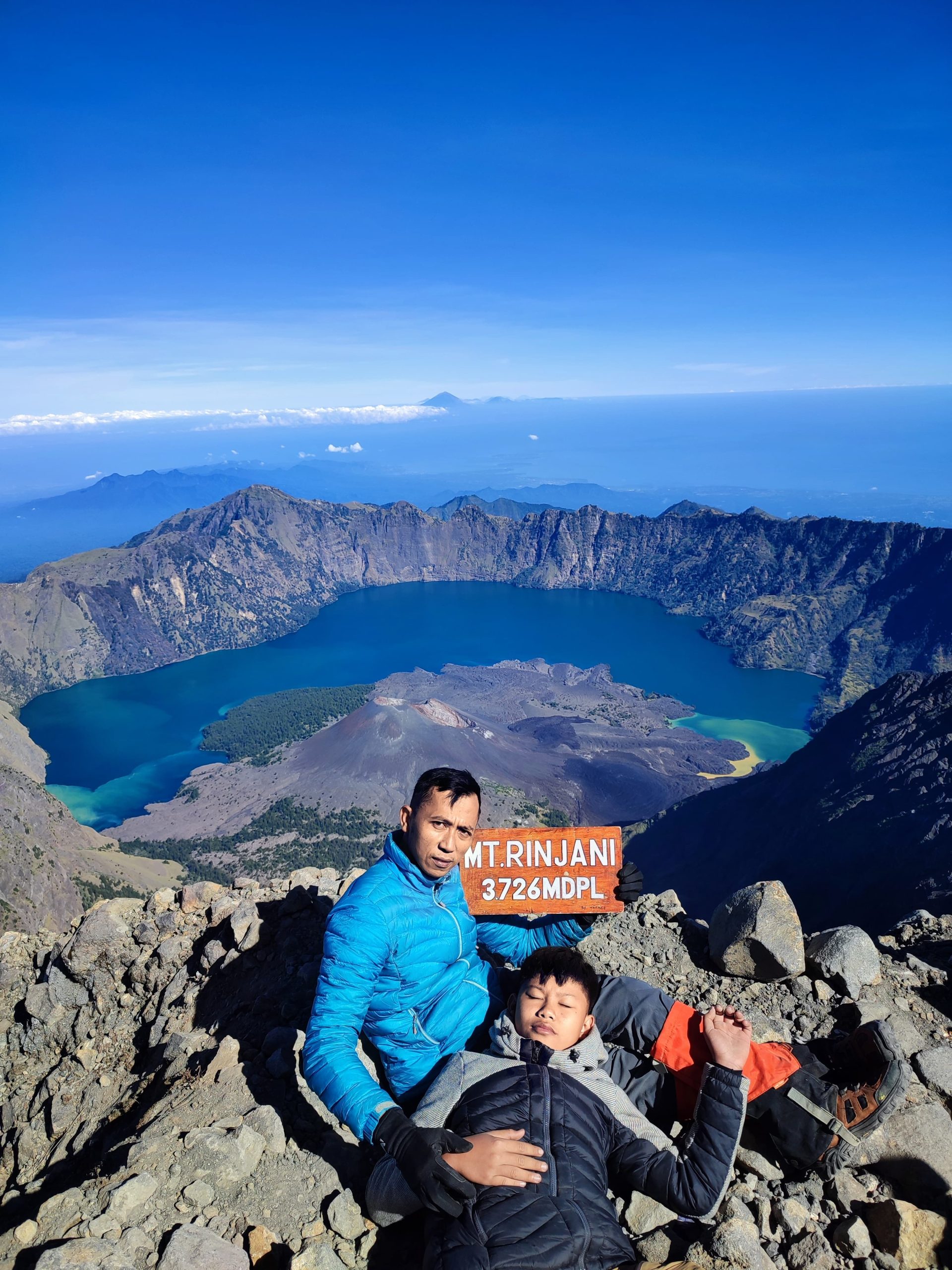 Ayah dan Anak Pencinta Petualangan, Punya Pengalaman Terjebak Hujan di Gunung Kelud
