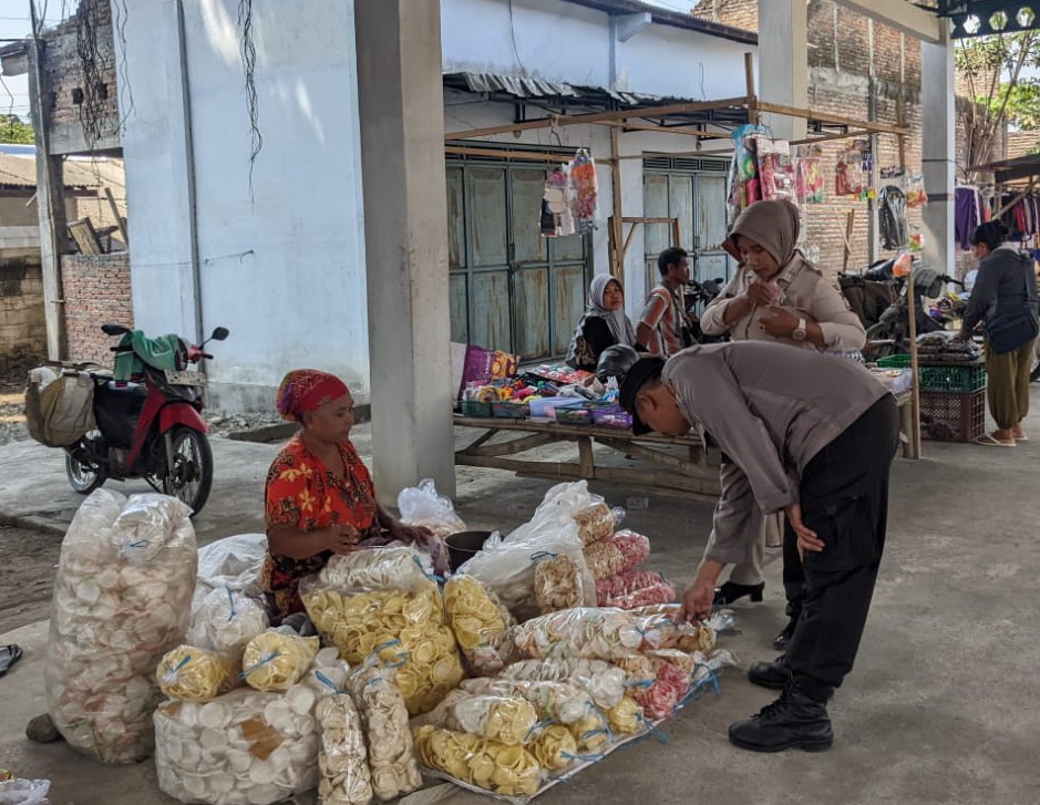  Jaga Kamtibmas Jelang Pilkada, Petugas Polsek Kandat Blusukan Sampai ke Pasar Tradisional