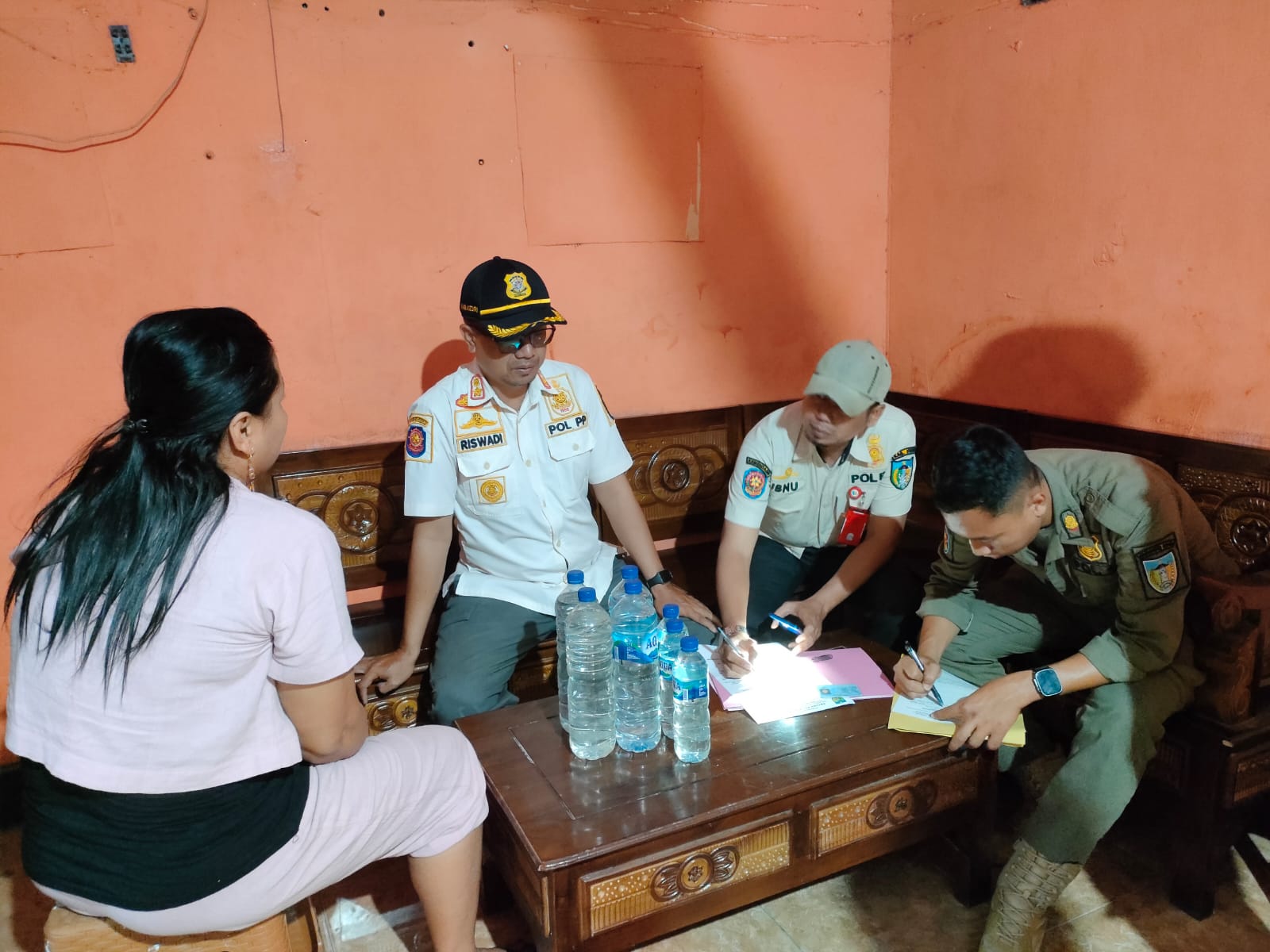 Razia Miras Jelang Pilkada, Amankan 44 Botol Minuman Keras