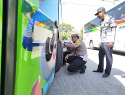 Lindungi Keselamatan Penumpang, Satlantas Polres Ponorogo Gelar Ramp Check di Terminal Seloaji