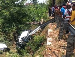 Laka Karambol Terjadi di Ponorogo, Satu Kendaraan Masuk ke Parit Sedalam 10 Meter, Ini Kronologinya