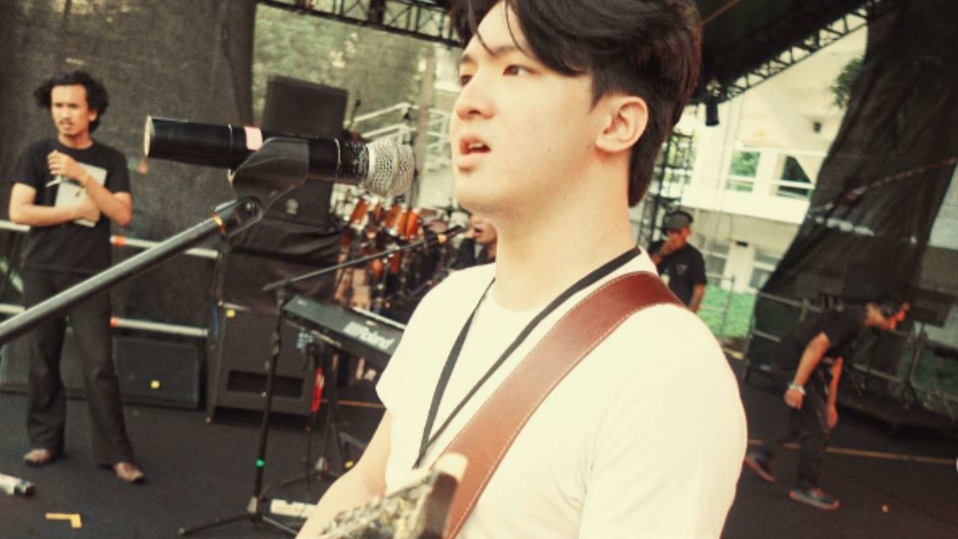VIRAL! Ini Makna dan Lirik Lagu Senopati In The Rain - Jordan Susanto