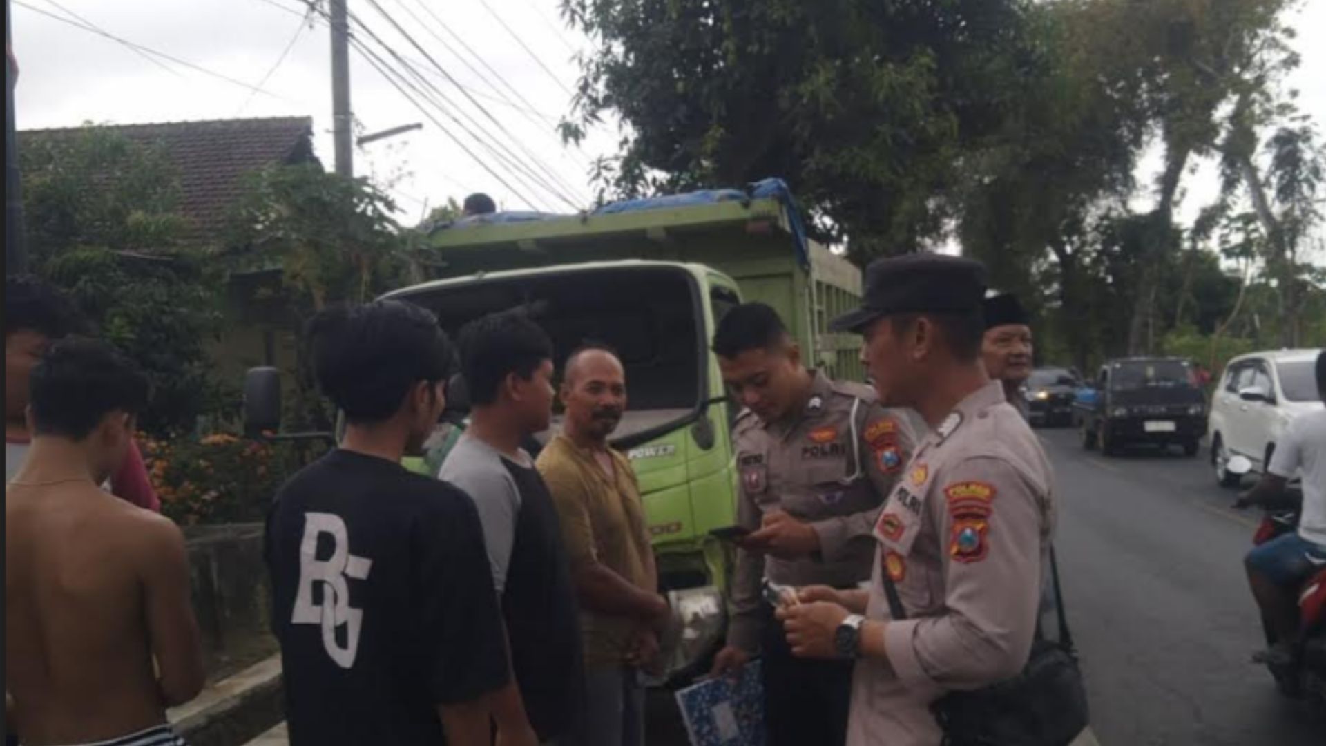 Nahas! Seorang Pelajar Tewas Ditabrak Dump Truk di Tulungagung