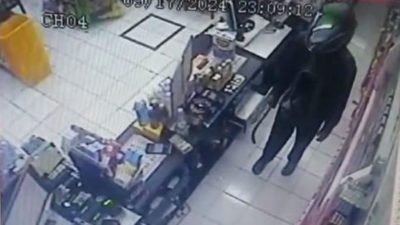 Aksi Perampokan Bersenjata Celurit di Auriga Mart Terekam CCTV, Polisi Lakukan Penyelidikan