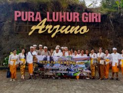 Umat Hindu Asal Bali Manfaatkan Momen Galungan di Pura Giri Luhur Batu Sekaligus untuk Berlibur