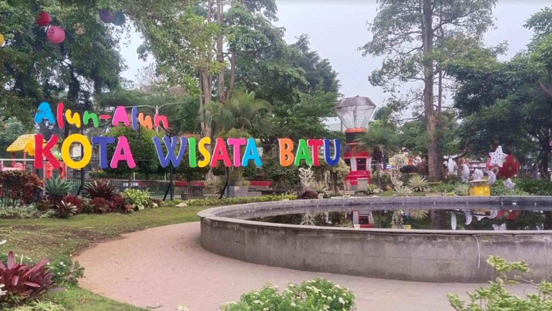 Tulisan Alun-alun Kota Batu Punya Warna Baru yang Lebih Menarik