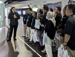 OJK Kediri Ajak Jurnalis Eks-Karesidenan Kediri dan Madiun Kunjungi Pusat Layanan Konsumen OJK Kontak 157 dan Bursa Efek Indonesia, Ini Tujuannya