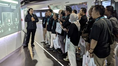 OJK Kediri Ajak Jurnalis Eks-Karesidenan Kediri dan Madiun Kunjungi Pusat Layanan Konsumen OJK Kontak 157