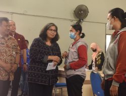 Pj Wali Kota Kediri Kembali Serahkan BLT Hari Kedua, Pelaksanaan Berjalan  Lancar