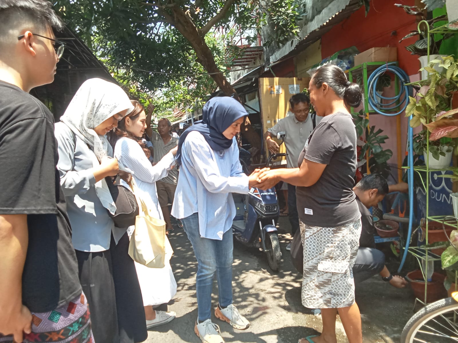 Relawan Pasangan Fren Turun ke Lapangan Perkenalkan Visi dan Misi